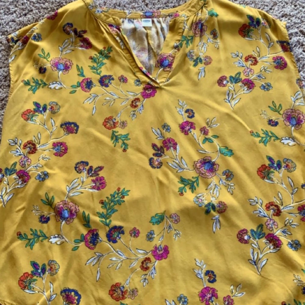 Women’s Shirt Sleeve Top